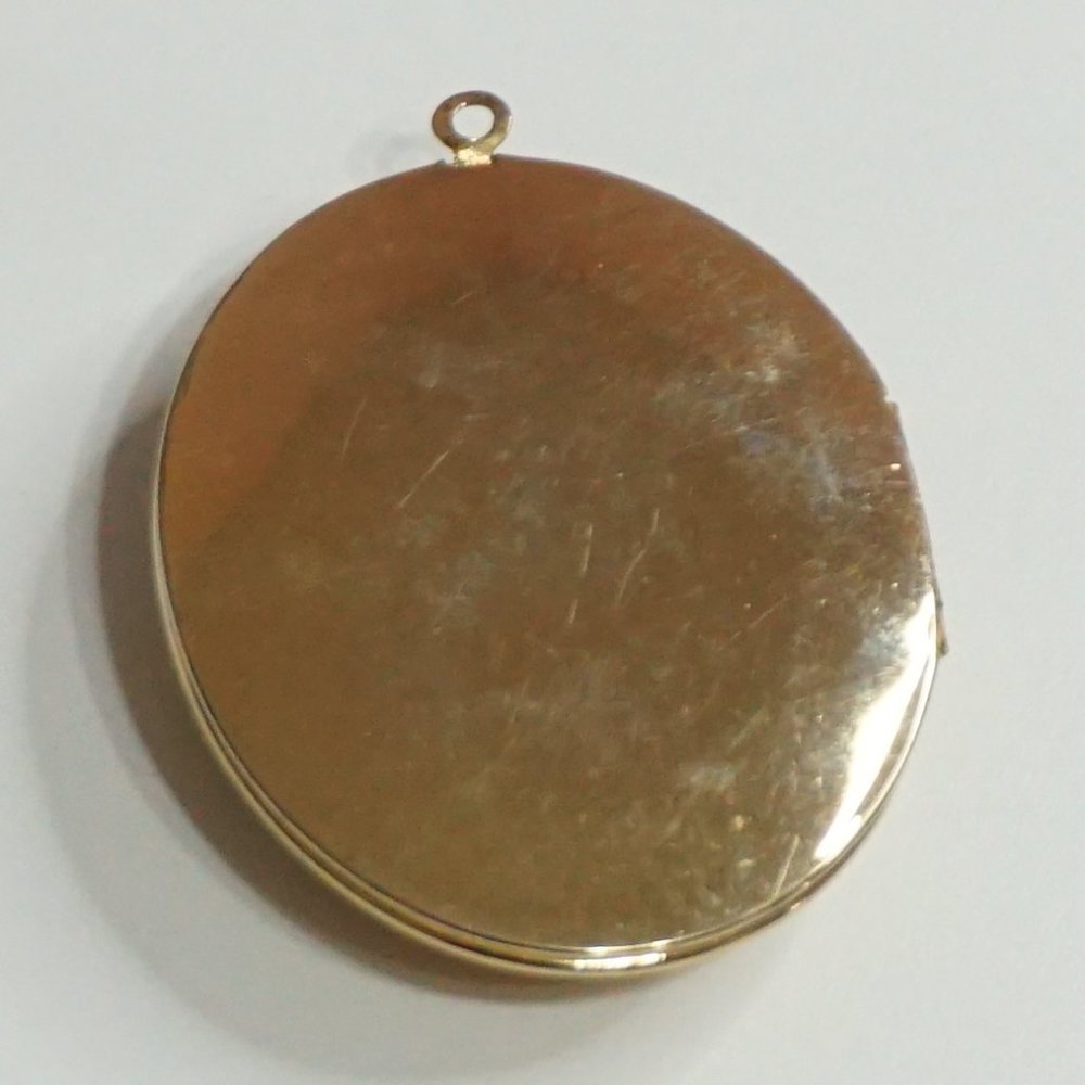 2/$40 - Vintage Renaissance Picture Pendant Locket - Picture 4 of 4